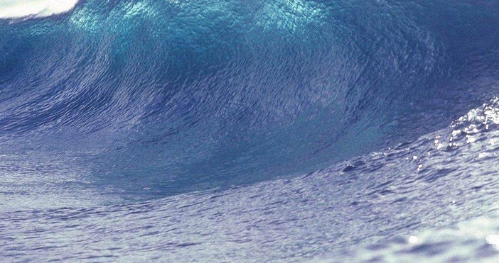 Учените предупреждават че мега цунами с височина 300 метра може