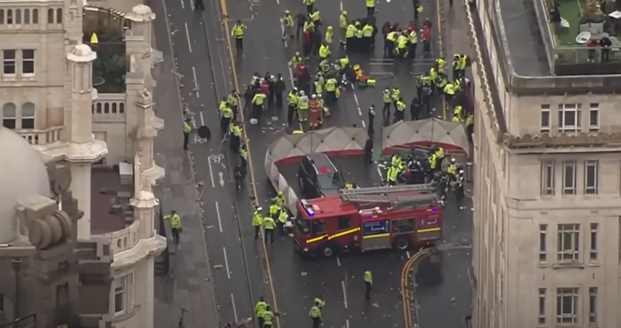 Няколко души бяха ранени след като кола се вряза във