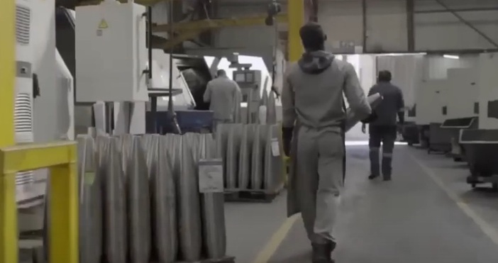 Квалифицираните кадри, особено в оръжейната индустрия, са в остър недостиг