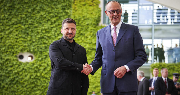 Снимки Президентство на УкрайнаУкрайна все още се надява Германия да