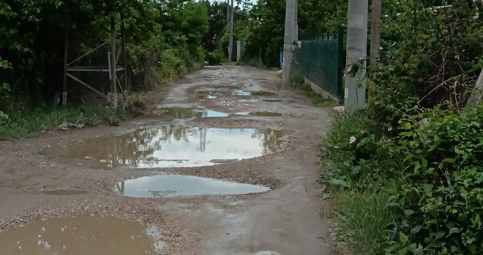 Трагично е състоянието на улица във Варна Ето какво пише гражданка