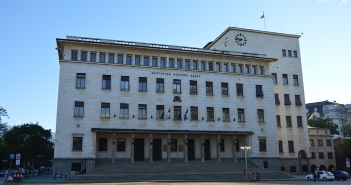 През април средният лихвен процент по депозитите с договорен матуритет