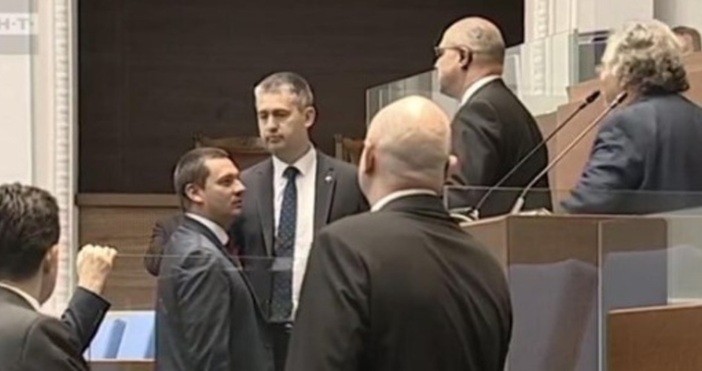 Ивайло Папов и Костадин Костадинов от Възраждане и Манол Пейков