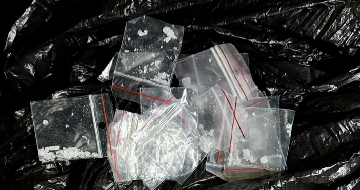 Снимки МВРГДБОП пресече дейността на престъпна група разпространявала наркотици в