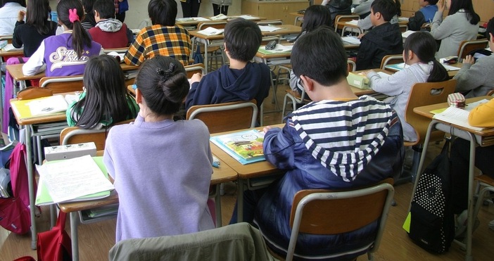 Едва в десет училища руски език се изучава като първи