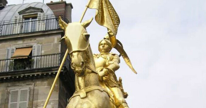 Църковният съд в Руан обвинява Жана д Арк в ерес и