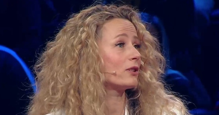 Интересна история разказа певицата Деси Добрева която участва в играта