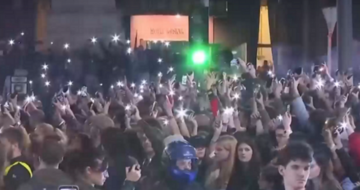 Хиляди сърби преминаха по централните улици на столицата Белград с