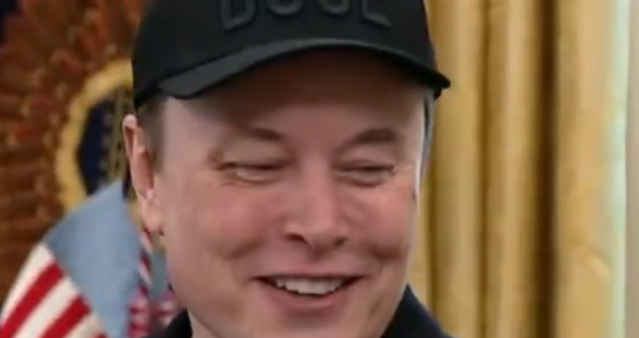 Илон Мъск се появи в Белия дом с насинено око