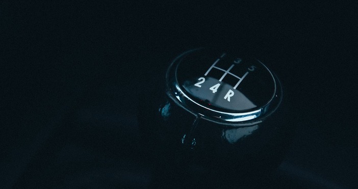 От години автомобилните почитатели трябва да слушат как ръчните трансмисии