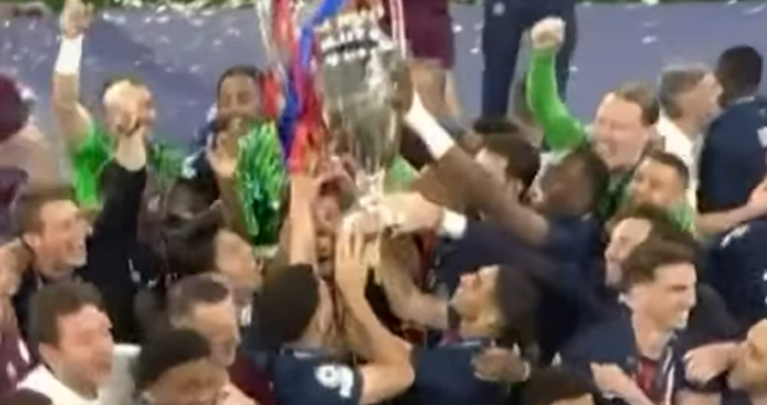 Двама души загинаха а близо  560 бяха арестувани в Париж при