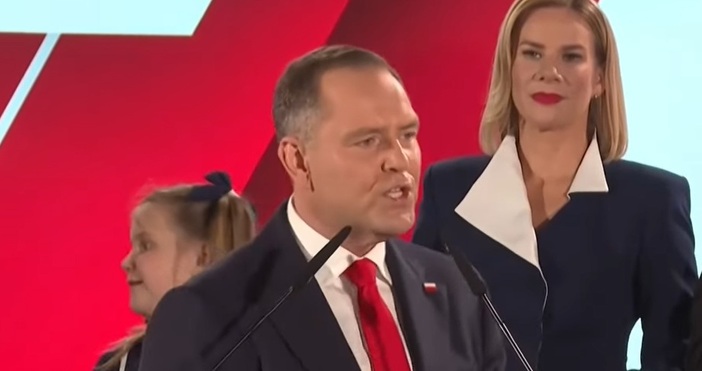 стоп кадър ЮтубИсторикът националист Карол Навроцки който спечели президентските избори в