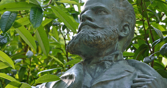 Община ВарнаС общоградско поклонение Варна отбеляза днес Деня на Ботев