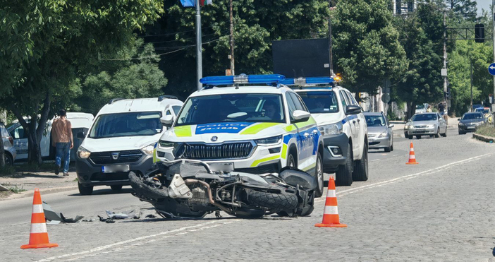 Таксиметров шофьор блъсна моторист в София От СДВР съобщиха че водачът