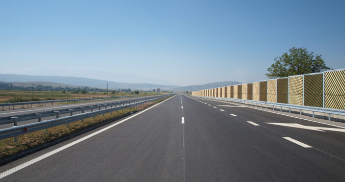 Продължават ремонтните дейности в участъка от 4 и до 5 и км