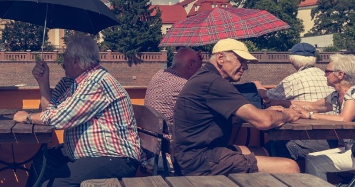 Хиляди пенсионери с по ниска пенсия заради недостатъчна натрупана сумаПовечето хора