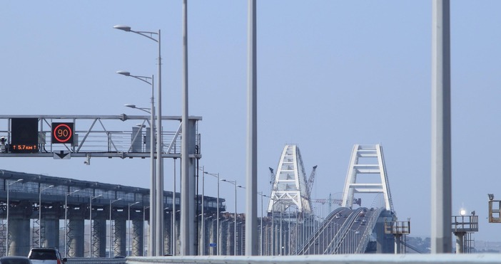 Движението по Кримския мост е възстановено обявиха руските власти цитирани