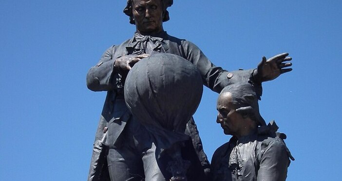 На днешната дата братя Монголфие осъществяват първия полет с балон