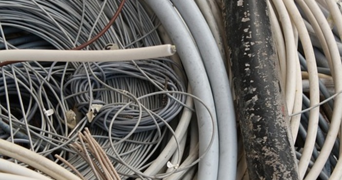 Вандалски набези оставиха без ток големи райони от централната част