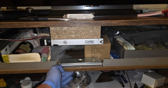 Служители на сектор Наркотици отдел Криминална полиция в ГДНП задържаха