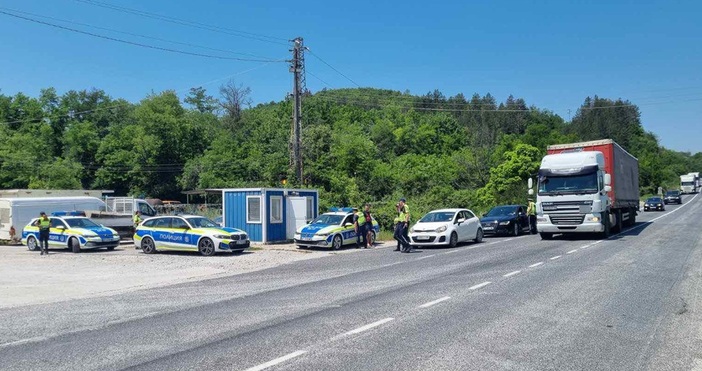 Мащабна полицейска операция по метода широкоообхватен контрол се проведе на