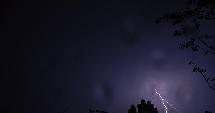 За петък важи жълт код за интензивни валежи гръмотевични бури