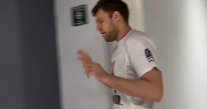 Българският национал Александър Везенков се разписа с 25 точки при