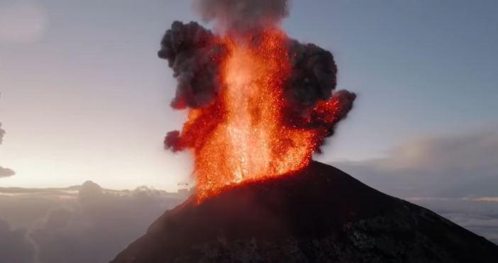 Кадри YoutubeВластите на Гватемала започнаха евакуацията на жители от склоновете