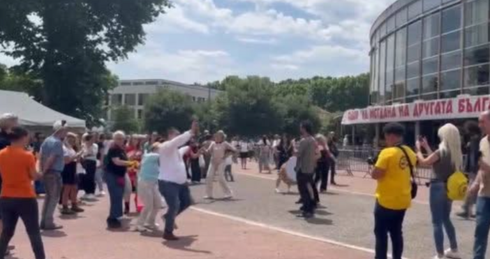 В Лион започна съборът На мегдана на другата България Това