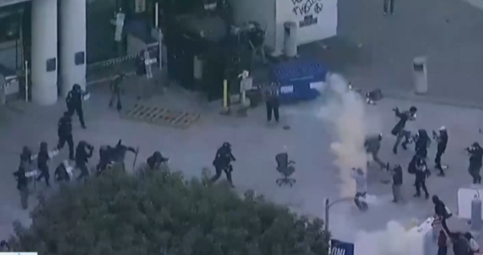 Безредици избухнаха в Лос Анджелис заради акция на имиграционните служби