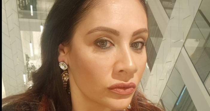 Мариана Николова Попова е българска поп певица известна с участието си на