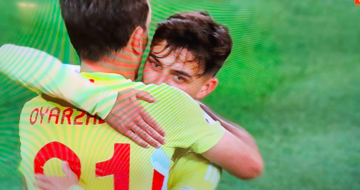 Националните отбори на Португалия и Испания играят при резултат 1 2 на Алианц Арена в