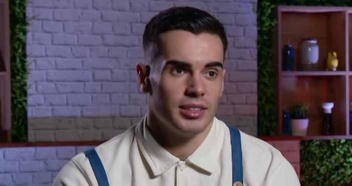 Мая Иванова Кадри Нова ТВПевецът Адам се оказа първата муха