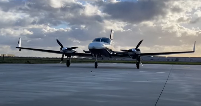 Малък самолет с шестима души на борда се разби в