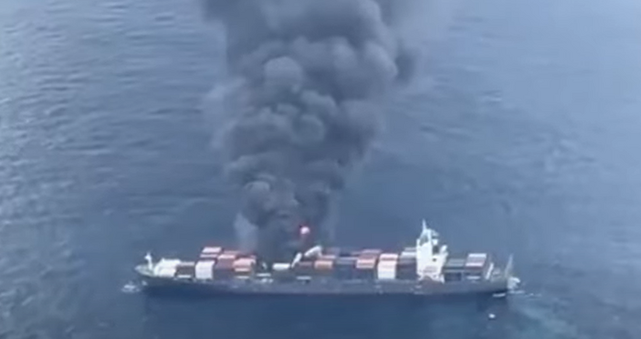 Пожар избухна на борда на контейнеровоз край бреговете на индийския