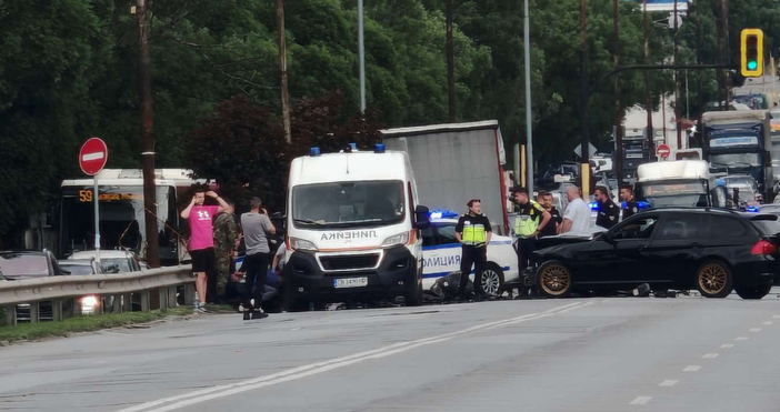 Автомобил е блъснал полицейски патрул на столичния бул Никола Петков Двама