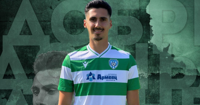 Асен Чандъров акостира на стадион Тича и подписа договор с Черно