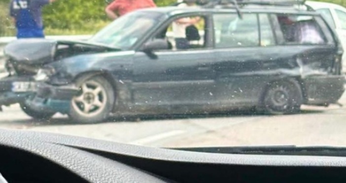 Верижна катастрофа с няколко коли е станала на автомагистрала Тракия