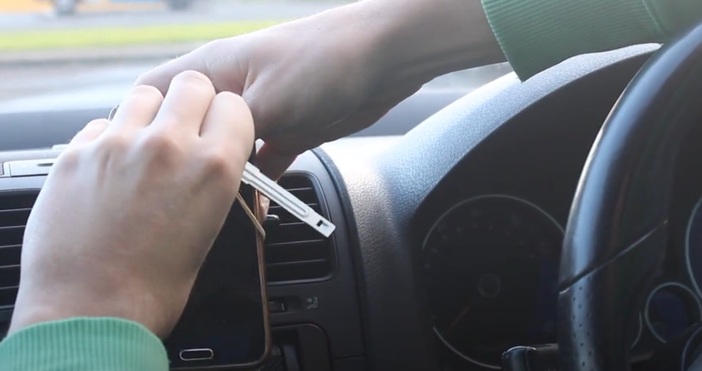 Ако често използвате телефона си за навигация в колата  но нямате специална стойка