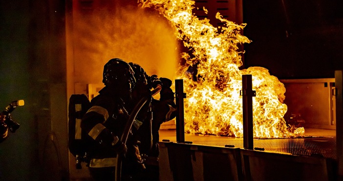 Три деца са разследвани за предизвикването на опустошителния пожар който
