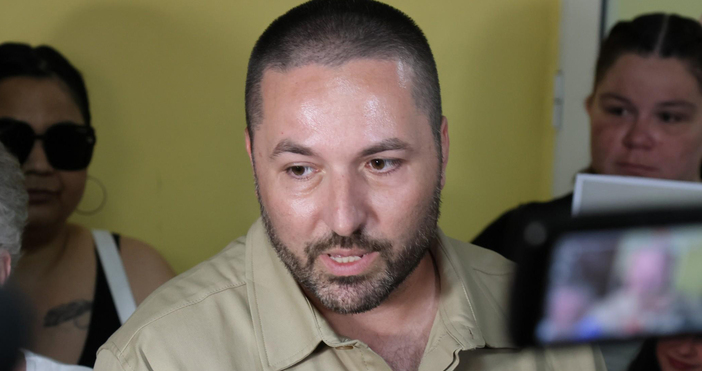 Снимки: Фейсбук, Н. Попов, Днес бях при Сияна. На гроба