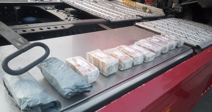 Снимки Агенция Митници Недекларирани 201 280 британски лири откриха и задържаха