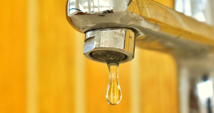 Неприятният мирис и вкус на водата в редица столични квартали