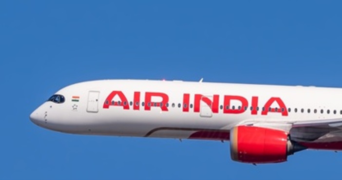 Mark Bess УикипедияПътнически самолет с 242 пътници се разби Пътувал