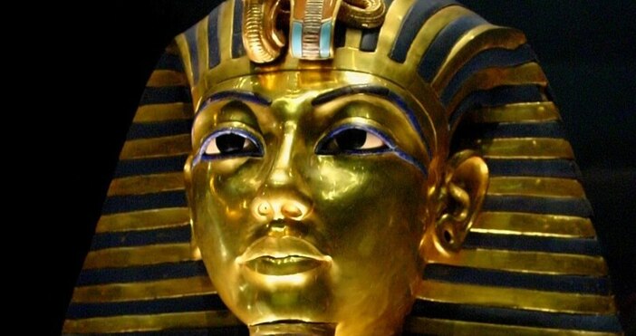 След почти век в Египетския музей в Кайро емблематичната златна