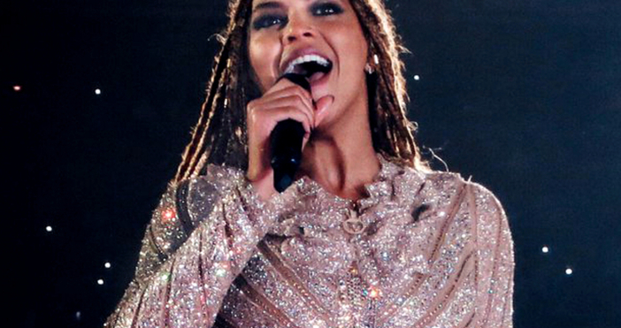 нимка  Rocbeyonce Уикипедия Бионсе отново показа професионализъм и сценично присъствие след като