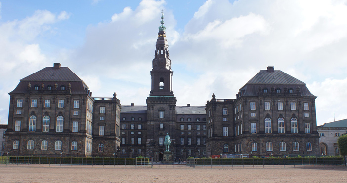 Датският парламент вчера гласува законопроект който позволява разполагането на американски