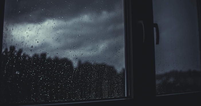 През нощта ще бъде предимно ясно със значителна облачност над