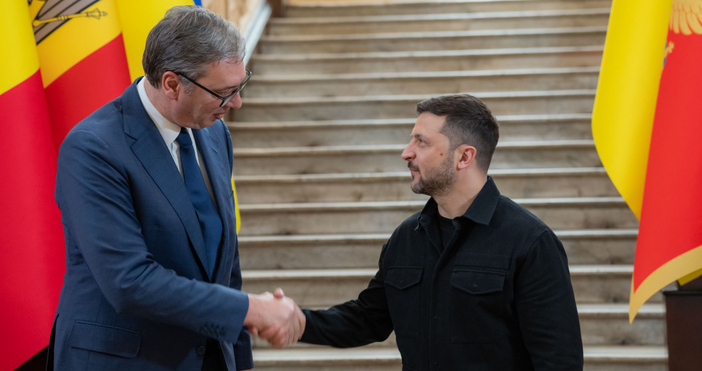 Сръбският президент Александър Вучич единствен от участващите във вчерашната среща