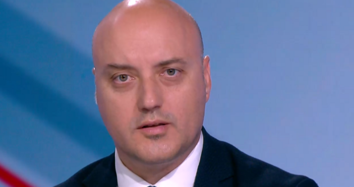 Вчера за няколко часа Даниел Митов беше министър само на